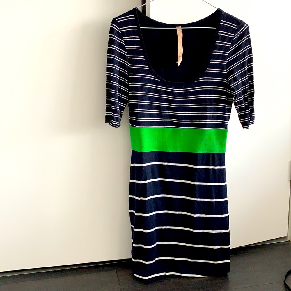 ✨ 5 for 30✨ Tommy Hilfiger Dress!